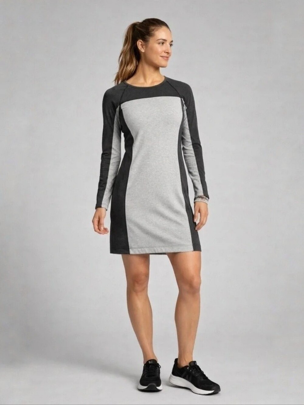 Athleta Omega colorblock athletic dress gray black long sleeves women's medium M